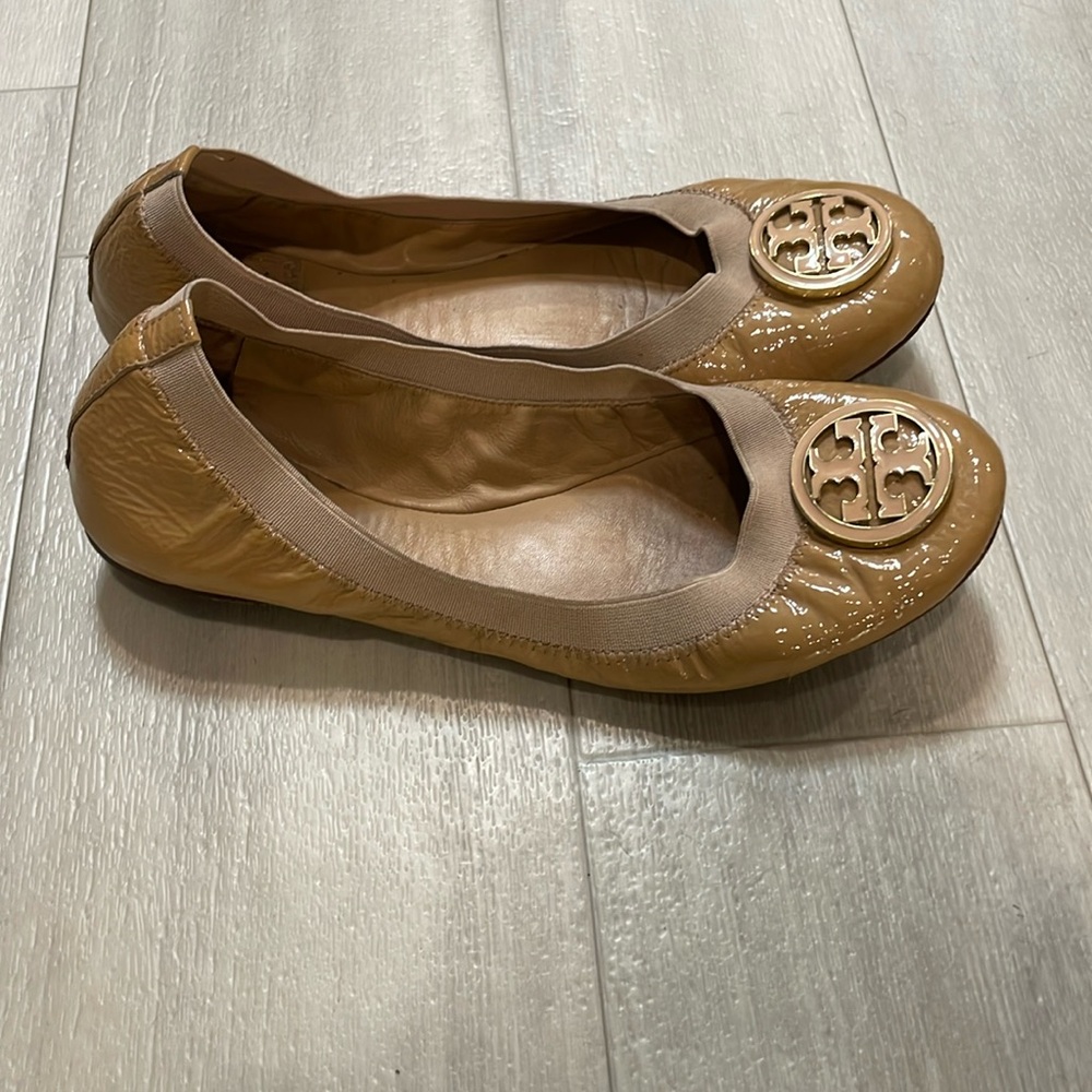 Tory Burch women’s Claire elastic leather